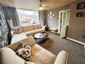 Lounge- click for photo gallery